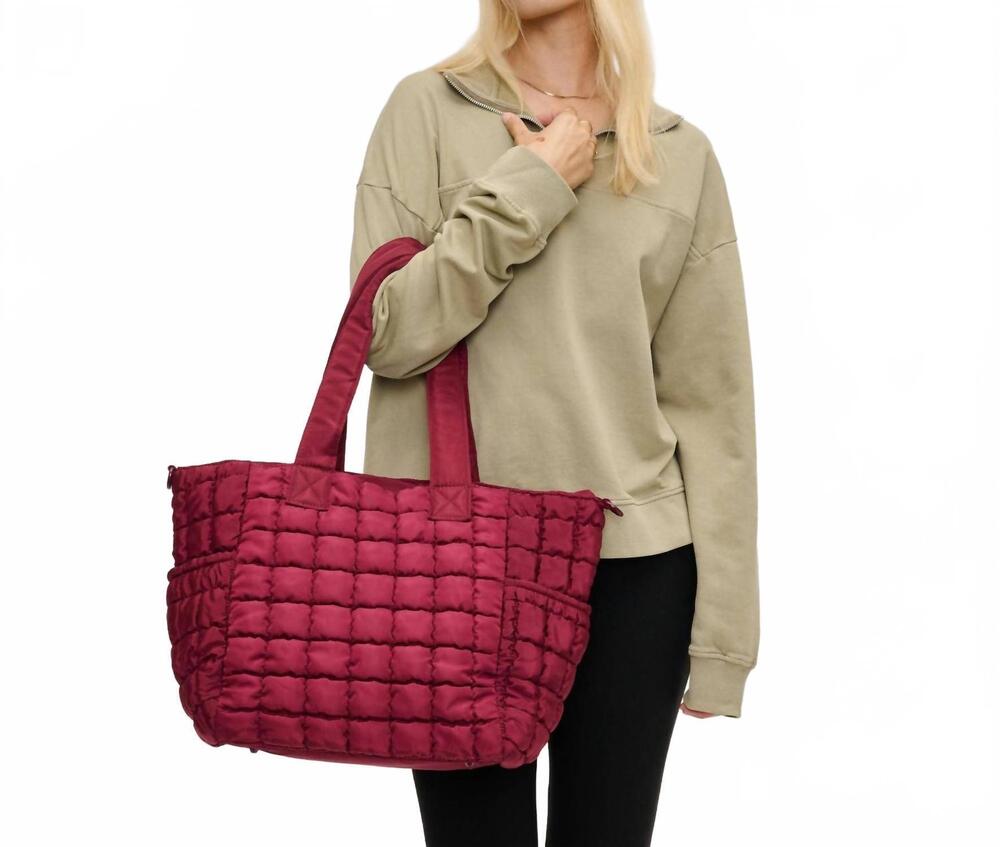 NEW SOL AND SELENE women's dreamer quilted puffer tote bag in burgundy